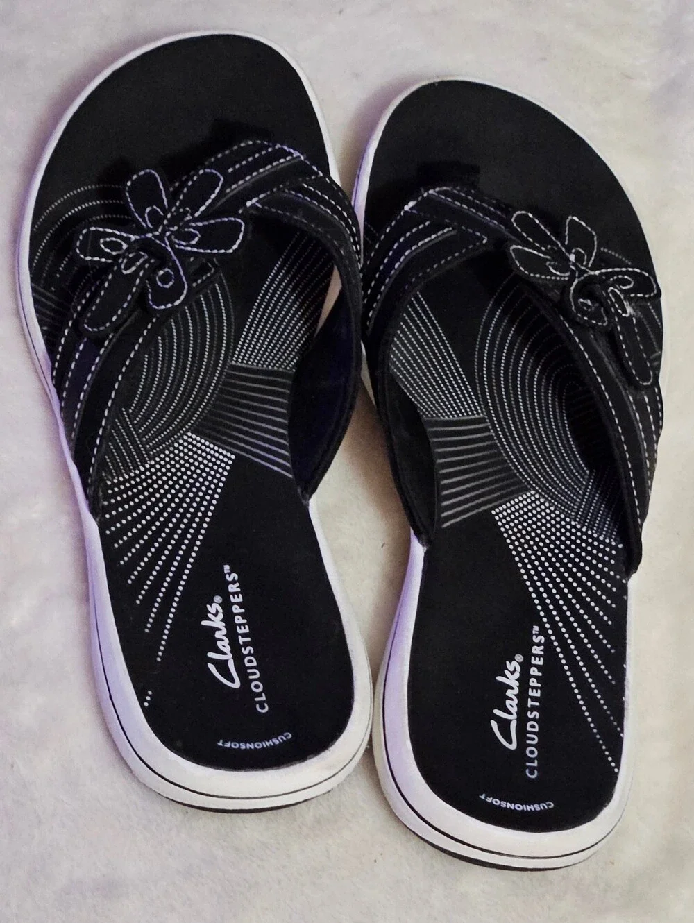 Clarks Black Floral Strap Cloudsteppers Sandals w/ Flower Detail EUC Sz 10
